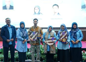 Prof. Dr. Insih Wilujeng, M.Pd. dan Dr. Sabar Nurohman, S.Pd.Si., M.Pd. menjadi narasumber dalam kegiatan Smart Teaching with AI: Digital Creative Pedagogy dan Implementasi OBE dalam Pendidikan Tinggi
